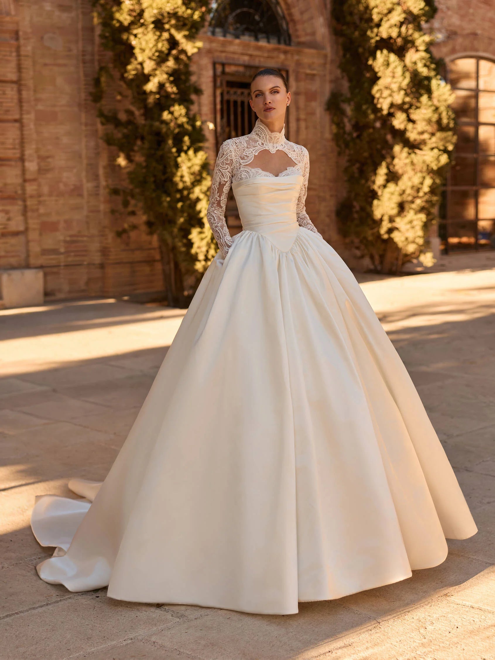 HOLLYS by Pronovias Privée